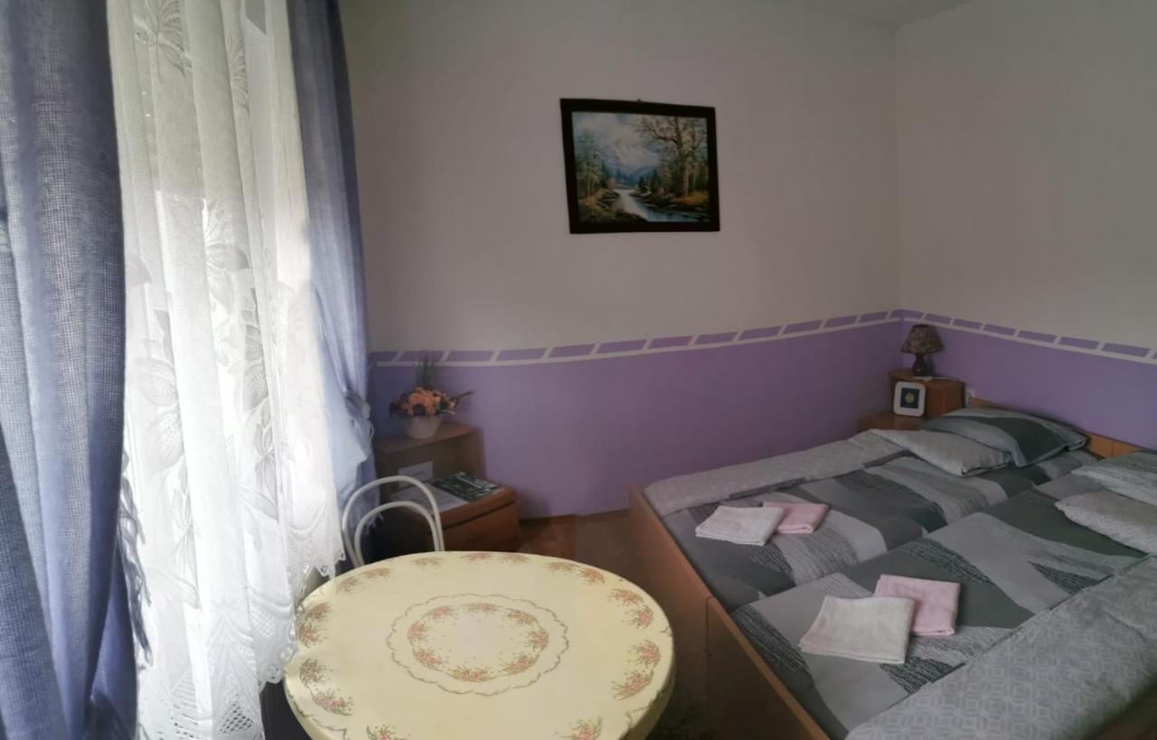 Gacka Rooms Vrhovine Luaran gambar