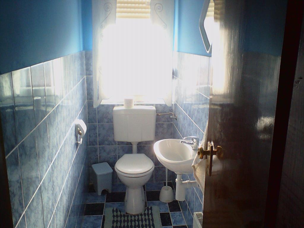 Gacka Rooms Vrhovine Bilik gambar